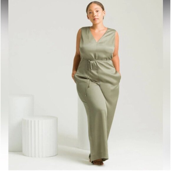 NWT ETTITUDE Sateen Bamboo Jumpsuit Size L Pockets Zip In Back plunging V‎ - Picture 1 of 8